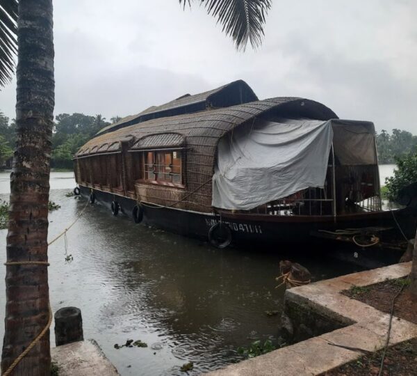 THE BOAT COMPANY