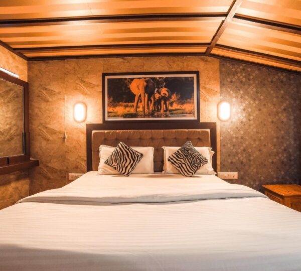 VENICE HOTELS & HOUSEBOATS
