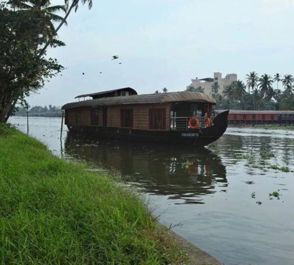 TRIUM HOUSEBOATS