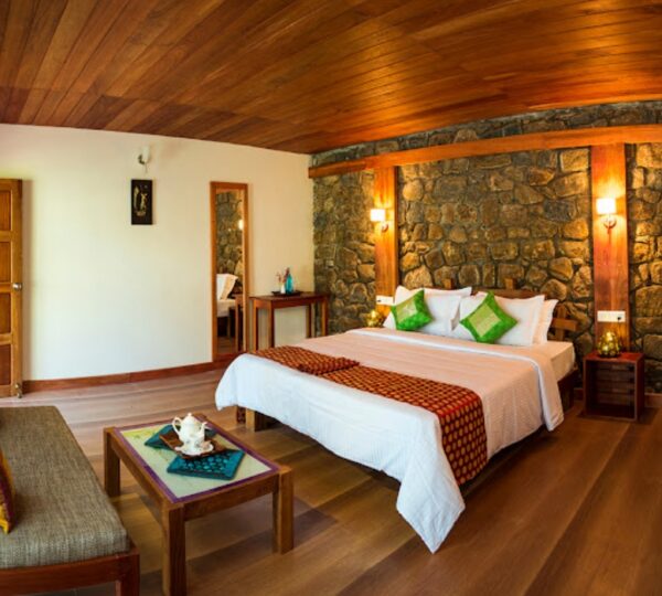 NEELAKURUNJI LUXURY PLANTATION BUNGALOW