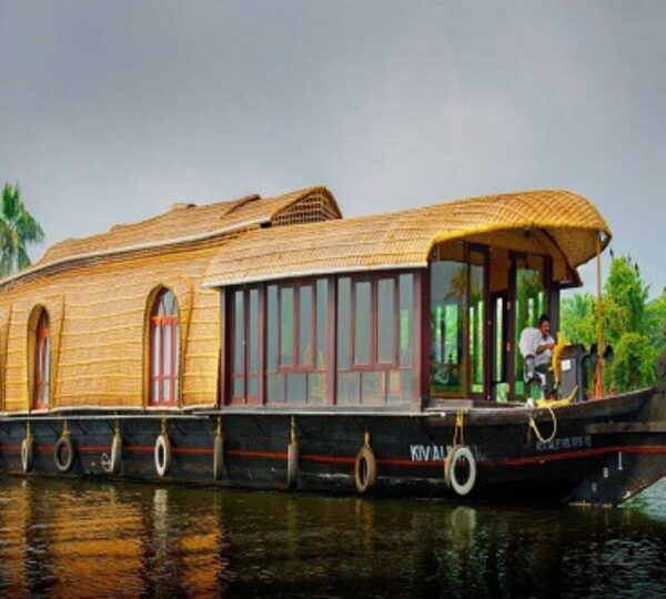 PULICKATTIL HOUSEBOAT  BUILDERS & OPERATORS