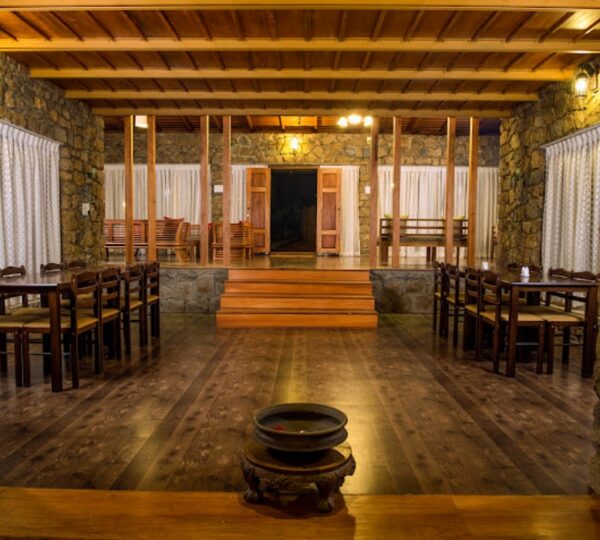 NEELAKURUNJI LUXURY PLANTATION BUNGALOW