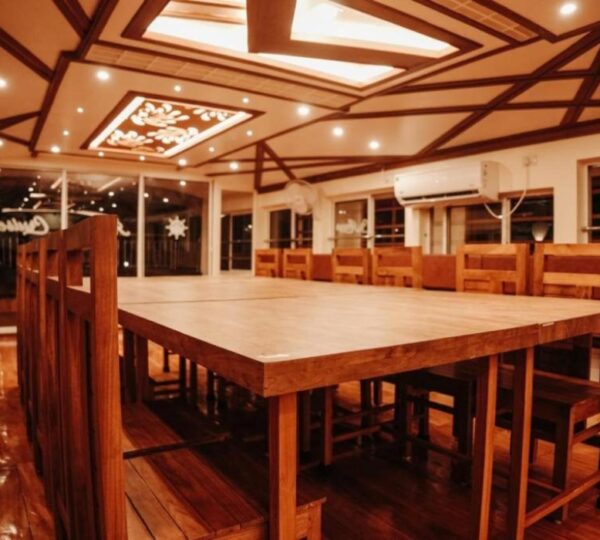 VENICE HOTELS & HOUSEBOATS