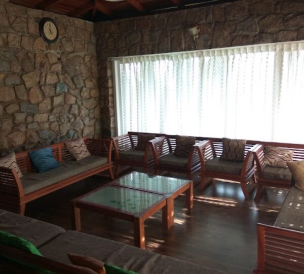 NEELAKURUNJI LUXURY PLANTATION BUNGALOW