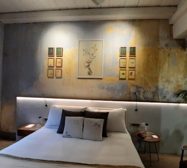 THE POSTCARD HOTEL