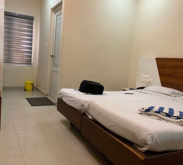 HOTEL ISSACS REGENCY